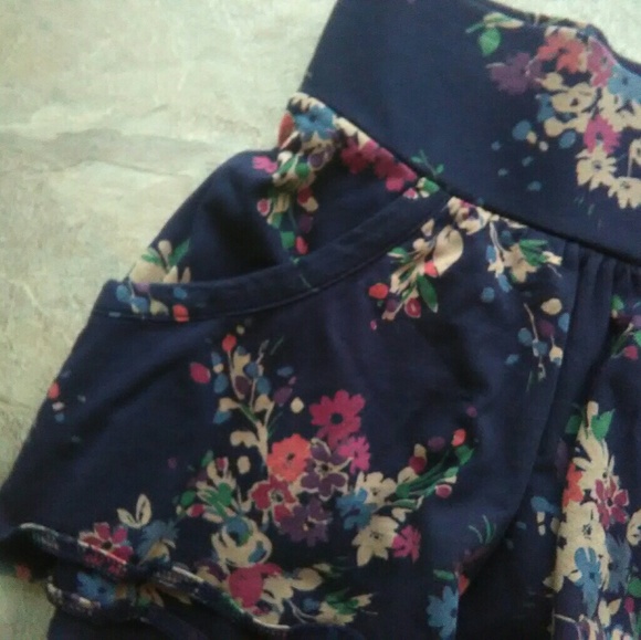 Express Floral Ruffle Shorts - Picture 2 of 3